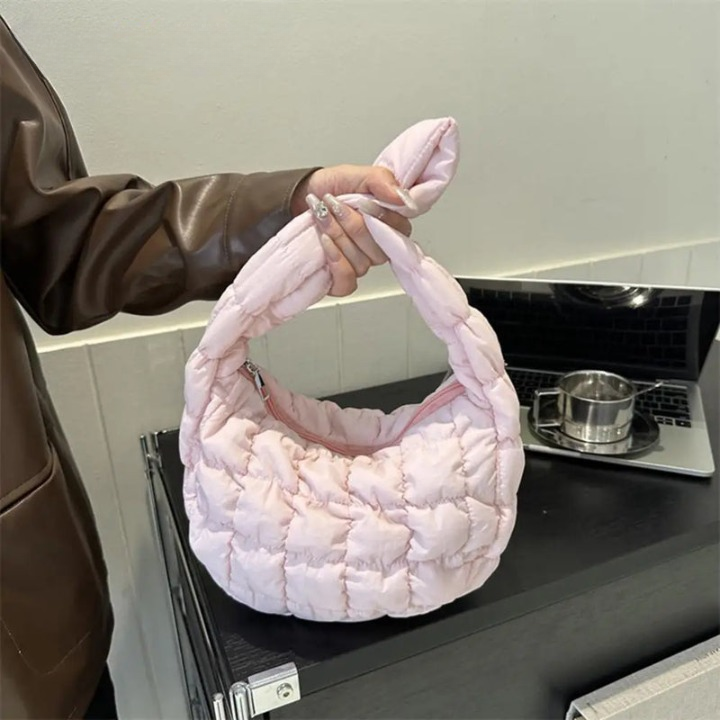 Bolsa Puffer Hobo com Bordado Matelassê