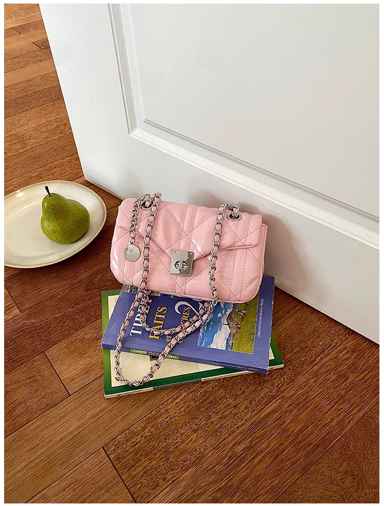 Bolsa Shoulder Cloud Trançada com Alça Argola