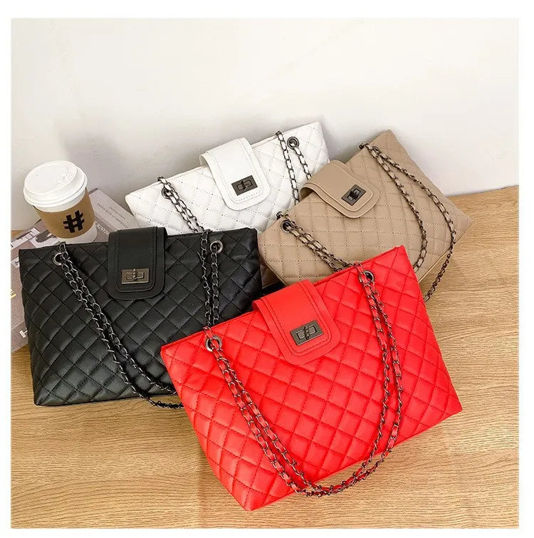Bolsa Tote Matelassê Grande com Corrente Street Style