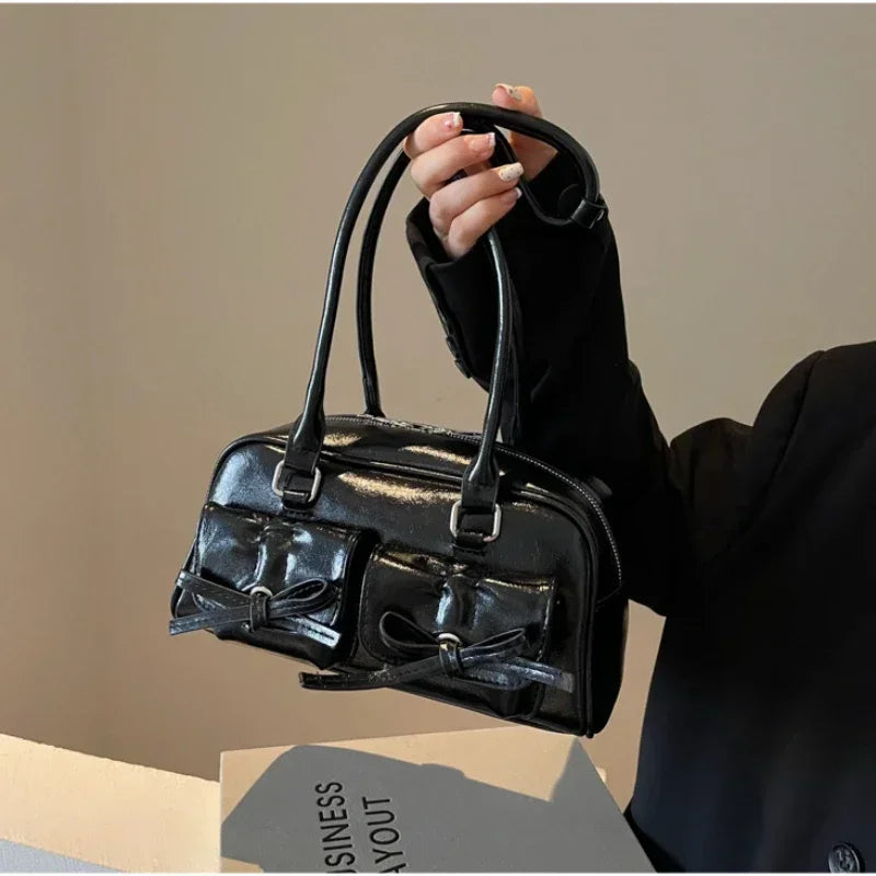 Bolsa Air Bag Vintage com Bolsos e Laços