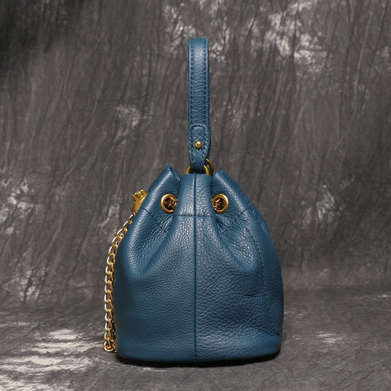 Bolsa Bucket em Couro Legítimo Corrente e Cordão