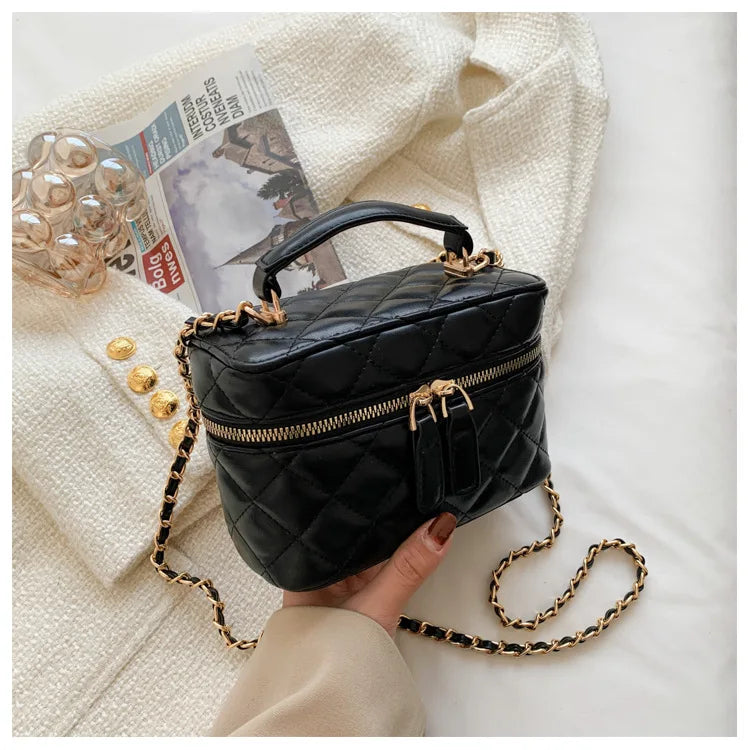 Mini Bolsa Box Matelassê com Corrente Dourada e Alça Superior
