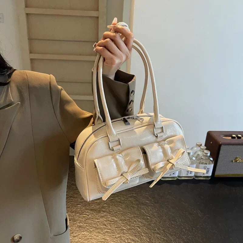 Bolsa Air Bag Vintage com Bolsos e Laços