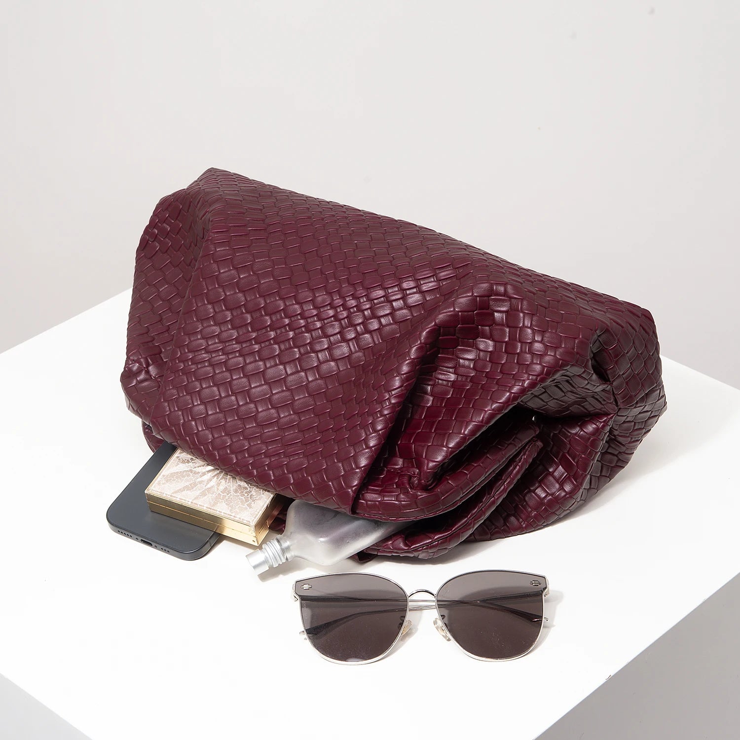 Bolsa Air Bag Clutch Texturizada Vinho