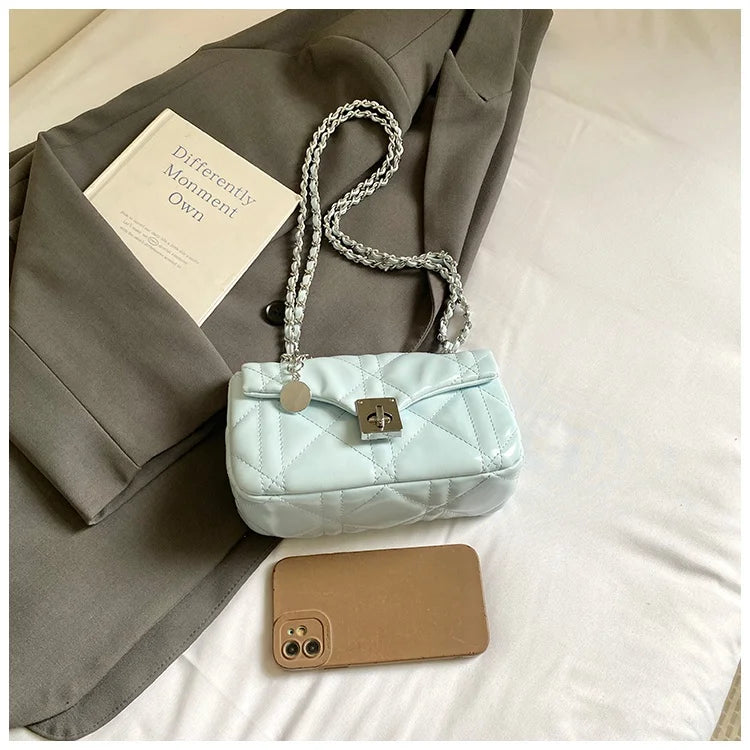 Bolsa Shoulder Cloud Trançada com Alça Argola