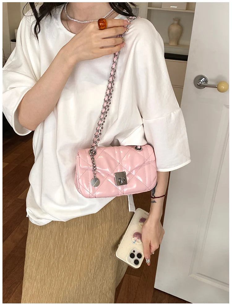 Bolsa Shoulder Cloud Trançada com Alça Argola