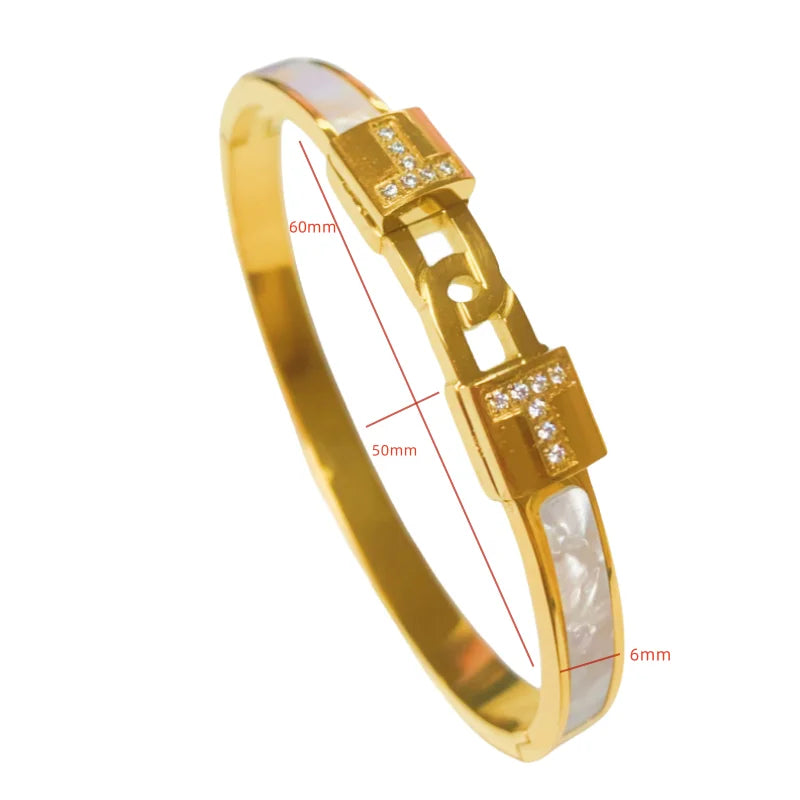 Pulseira com Letra Romana e Cristais em Aço Inoxidável