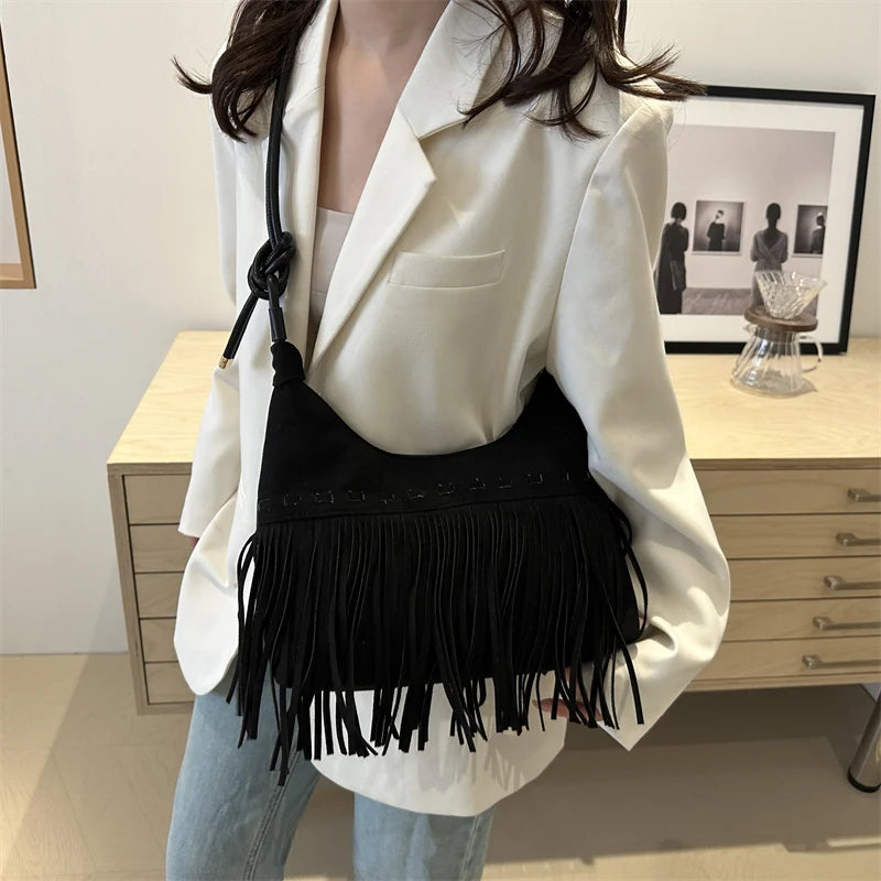 Bolsa Hobo Camurça com Franjas