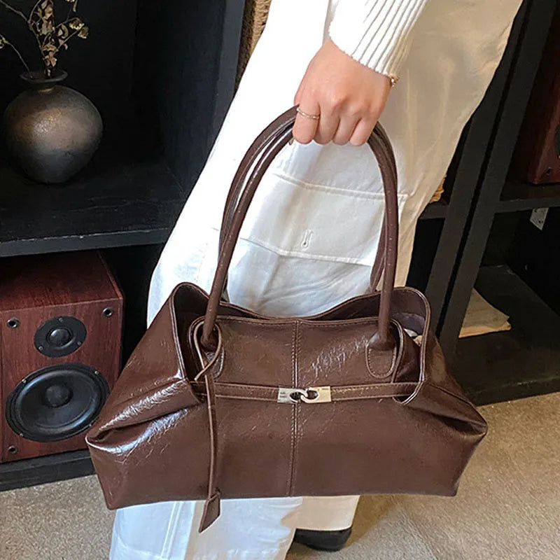 Bolsa Tote Grande Soft com Fecho Dourado