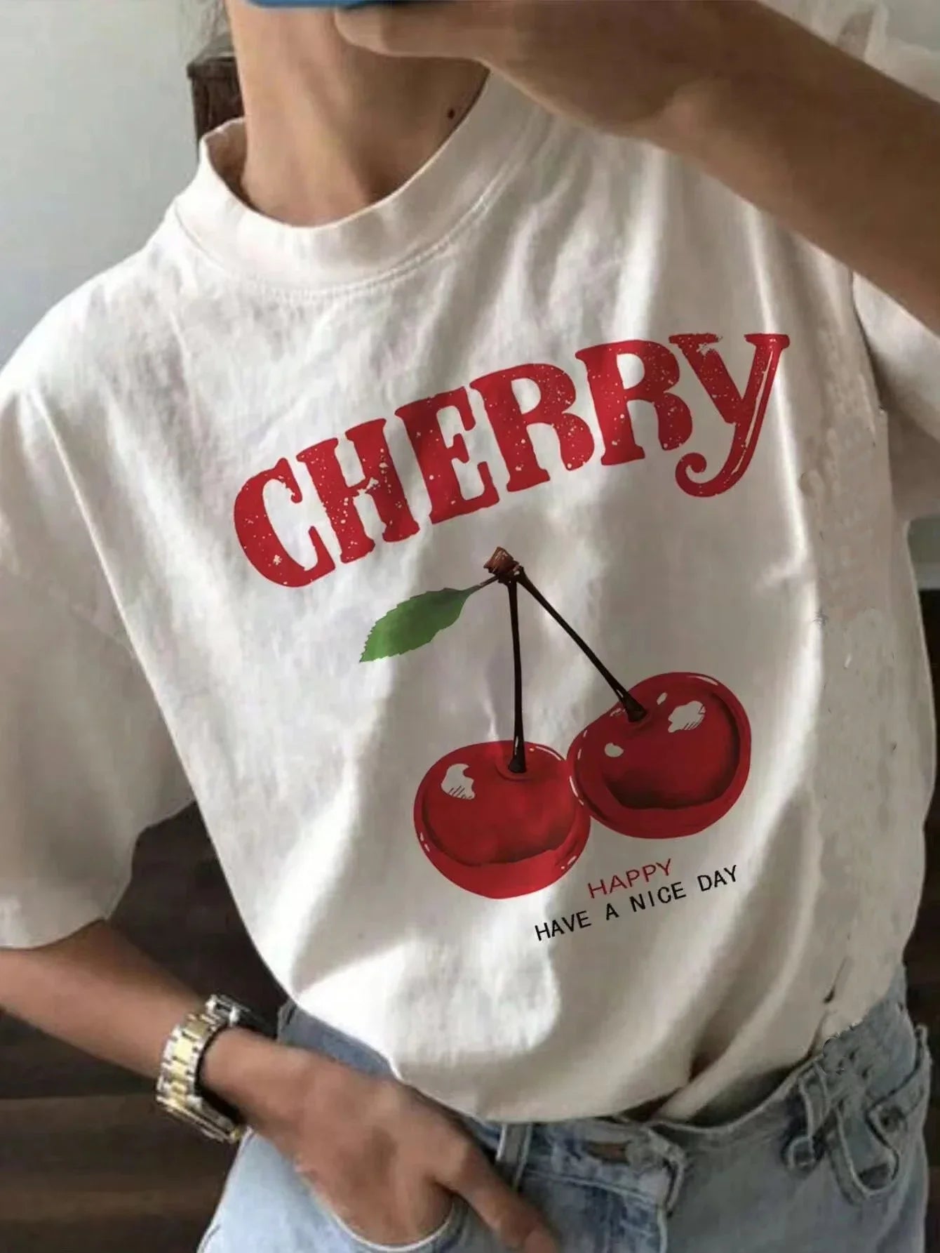 Camiseta Feminina com Estampa de Cerejas