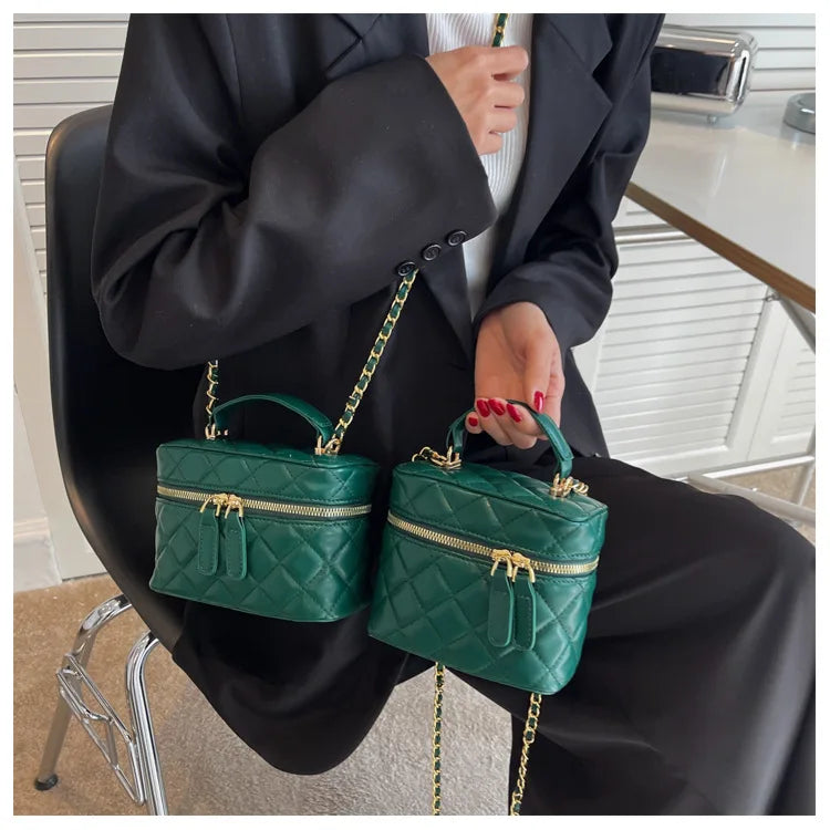 Mini Bolsa Box Matelassê com Corrente Dourada e Alça Superior