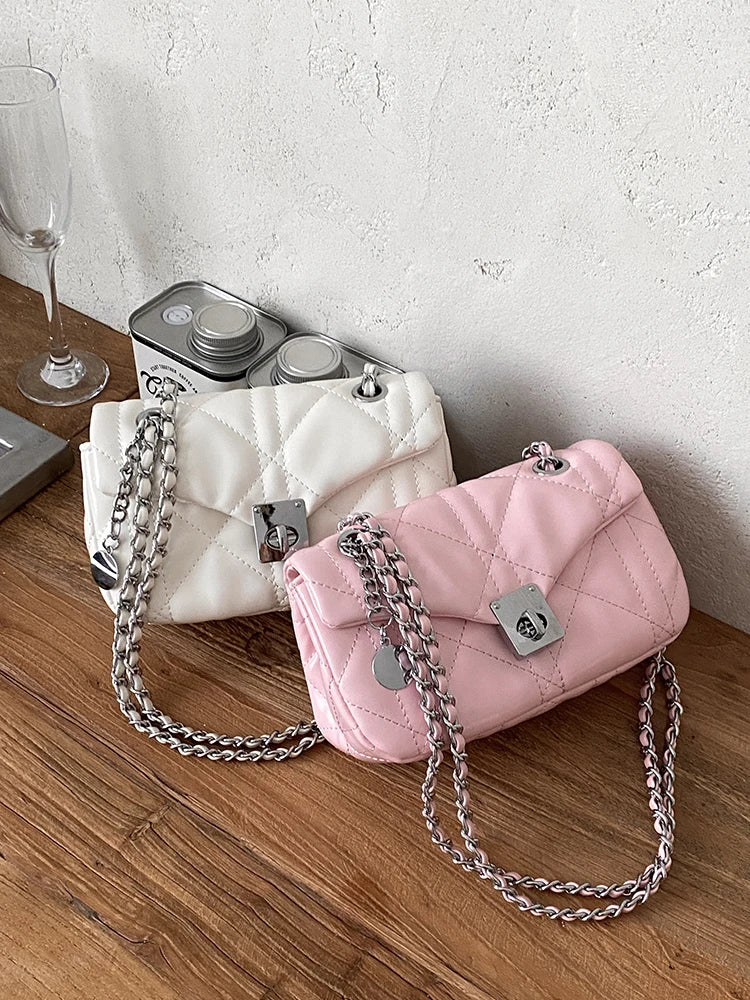 Bolsa Shoulder Cloud Trançada com Alça Argola