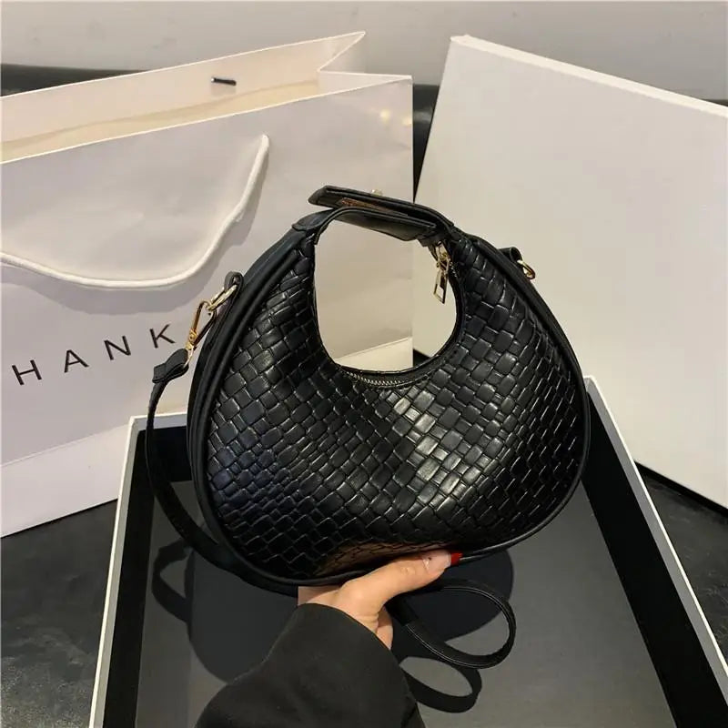 Bolsa Meia-Lua Air Bag Texturizada