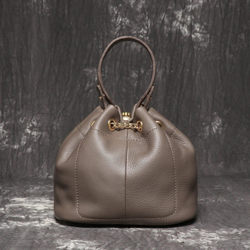 Bolsa Bucket em Couro Legítimo Corrente e Cordão