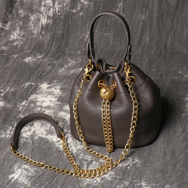 Bolsa Bucket em Couro Legítimo Corrente e Cordão