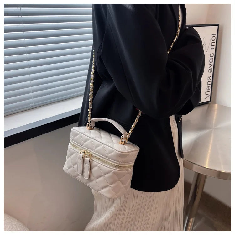Mini Bolsa Box Matelassê com Corrente Dourada e Alça Superior