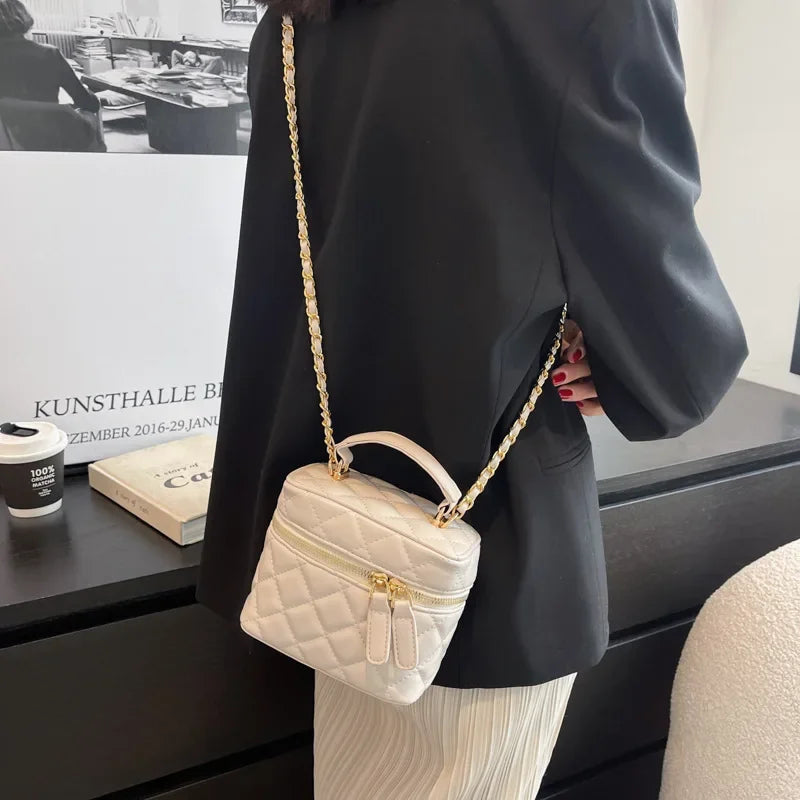 Mini Bolsa Box Matelassê com Corrente Dourada e Alça Superior