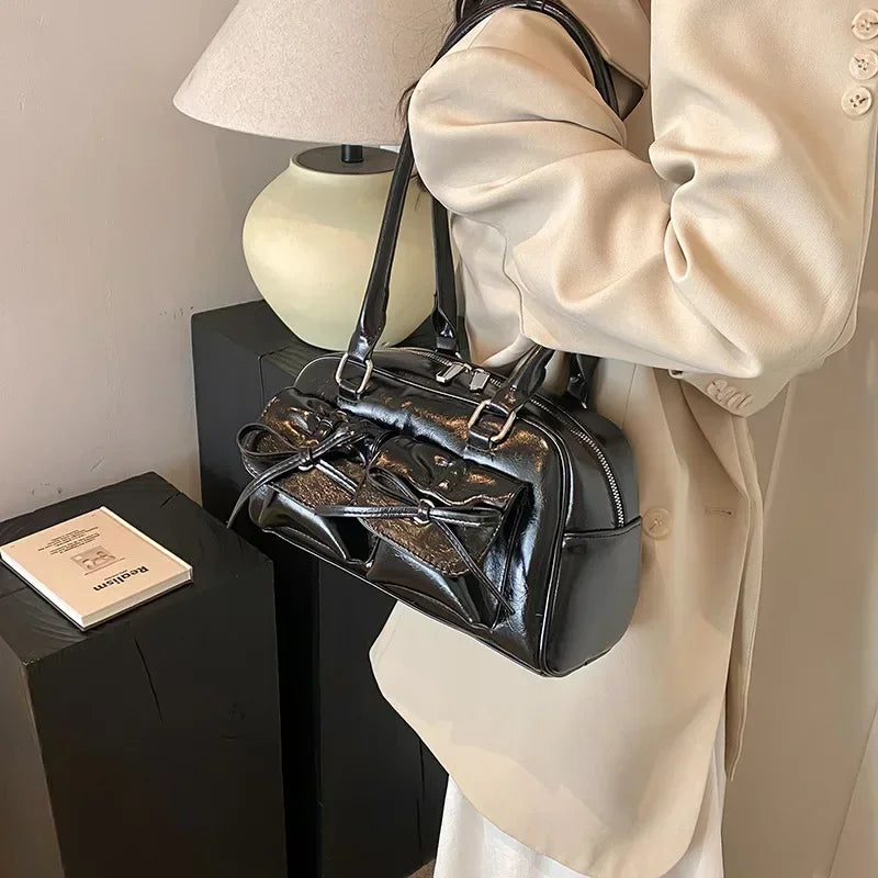Bolsa Air Bag Vintage com Bolsos e Laços