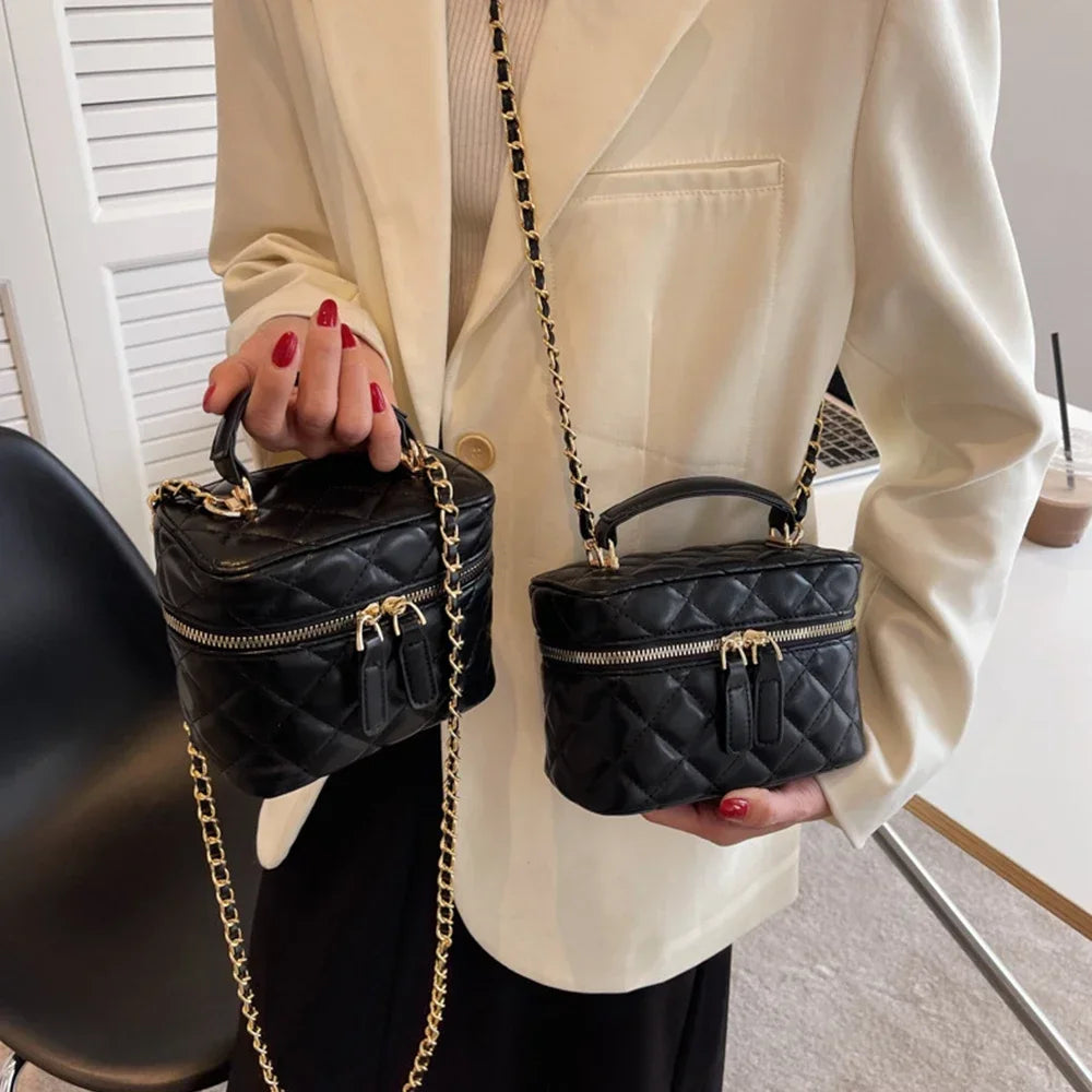Mini Bolsa Box Matelassê com Corrente Dourada e Alça Superior