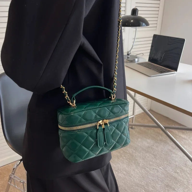 Mini Bolsa Box Matelassê com Corrente Dourada e Alça Superior