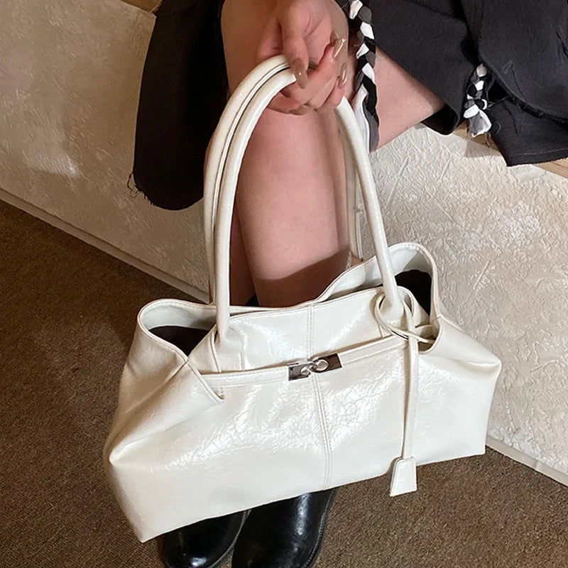 Bolsa Tote Grande Soft com Fecho Dourado
