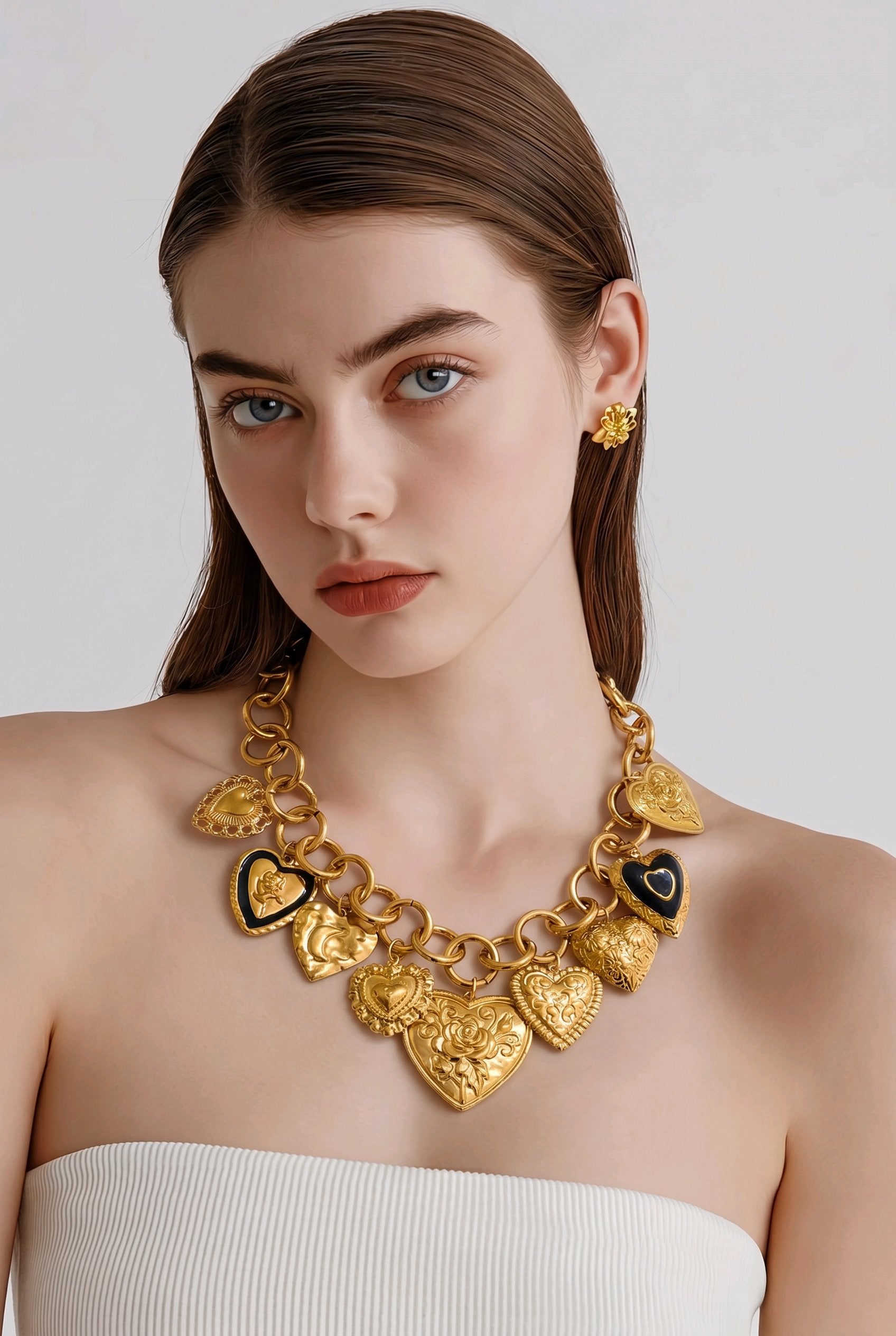 Colar Choker Corações Dourados